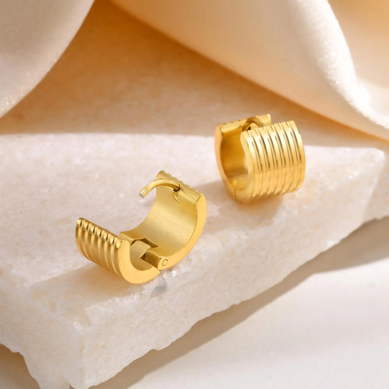 Ribbed Hoop Earrings,Striped Circle Hoop Huggies Earrings for Women,Gold Plated Stainless Steel Chunky Jewelry