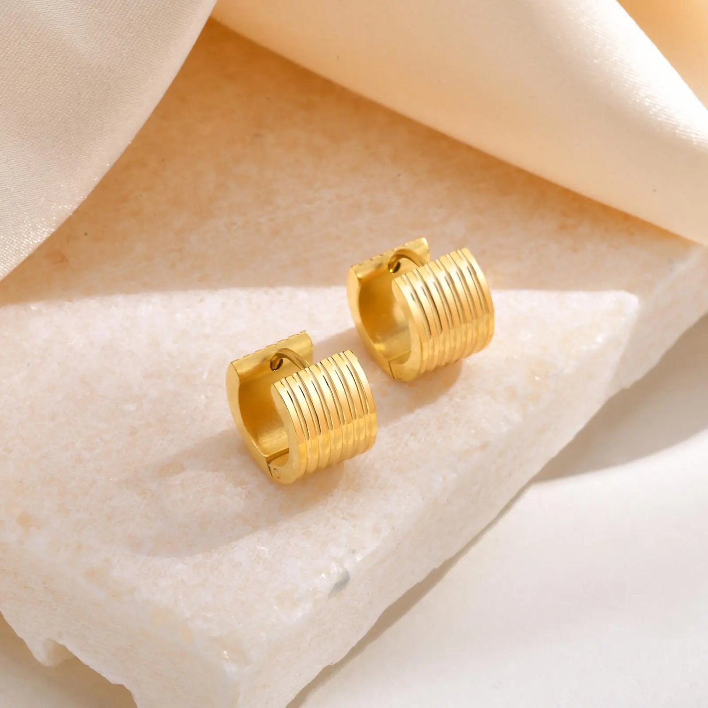 Ribbed Hoop Earrings,Striped Circle Hoop Huggies Earrings for Women,Gold Plated Stainless Steel Chunky Jewelry